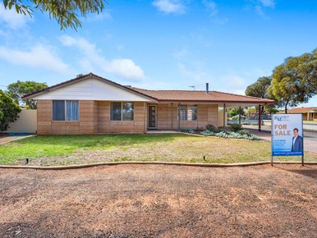 Well Located 3 Bedroom Home That Offers Ample Internal Space & A Spacious Corner Block!