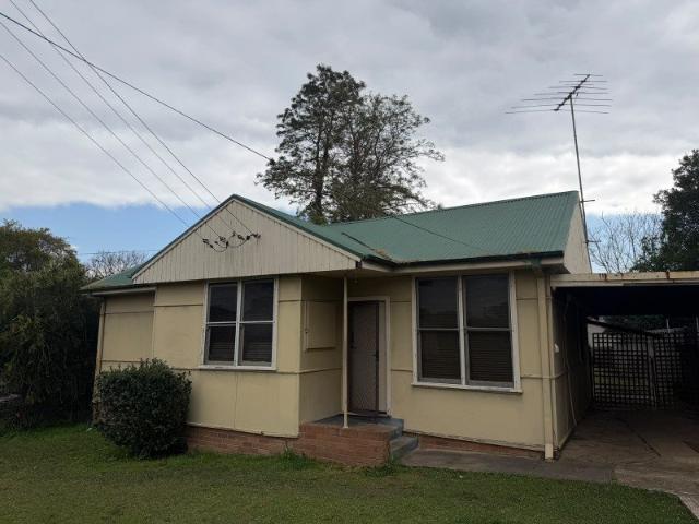 Well Located 3 Bedroom House for Lease!