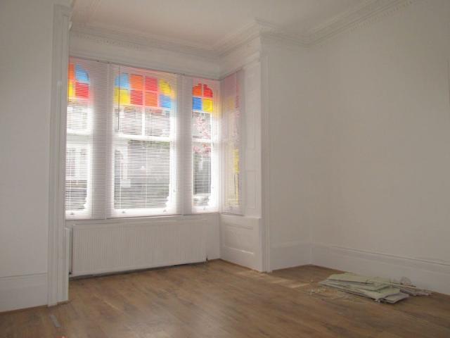 Well located 2 bed flat situated in London N8