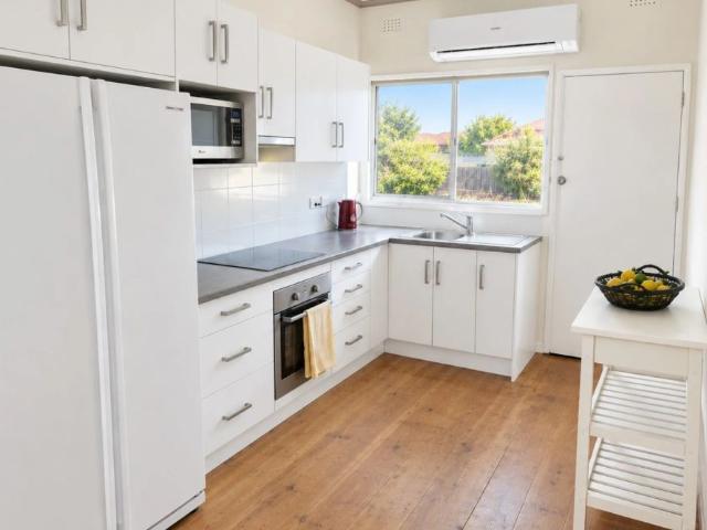 Well Located 2 BEDROOM UNIT in the Heart of Seaton!