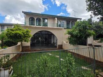 well located family townhouse with p.
