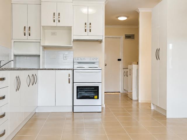 Well Located Neat 2 Bedroom Unit