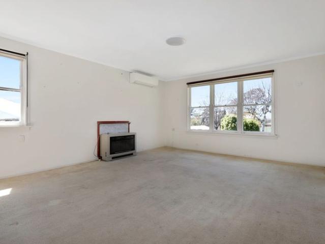 Well located house with easy walk to shops
