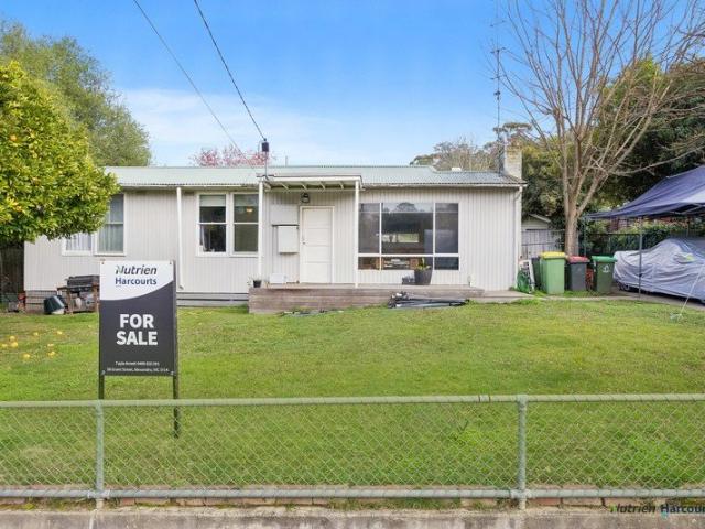 Well Located Home Offering Practical, Spacious Living!