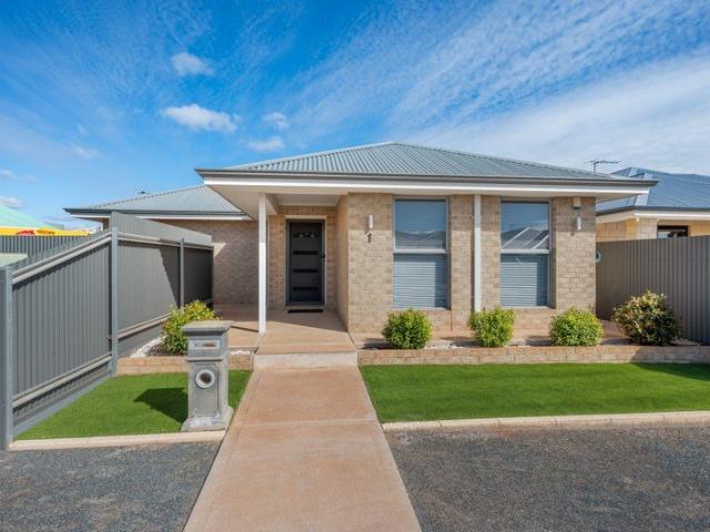 Well Located, Modern 4 Bedroom Home with Ample Internal Living Space!