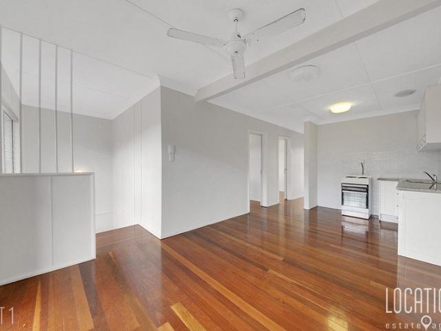 Well Located & Spacious 2 Bedroom Unit with Private Yard