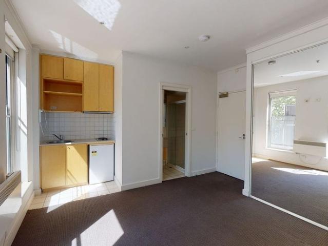 Well Located Studio in the Heart of Carlton
