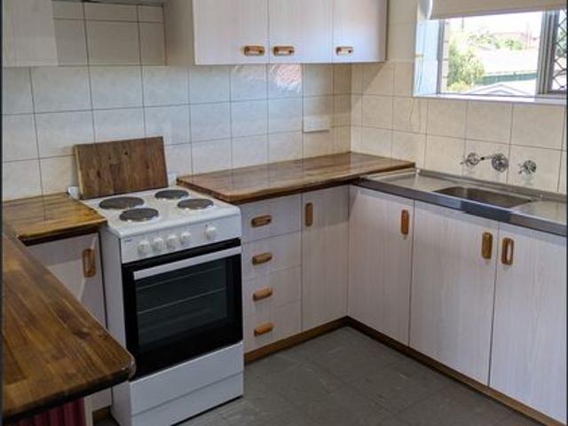 WELL LOCATED & PRIVATE UPSTAIRS UNIT