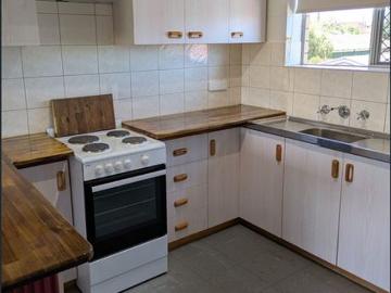 WELL LOCATED & PRIVATE UPSTAIRS UNIT