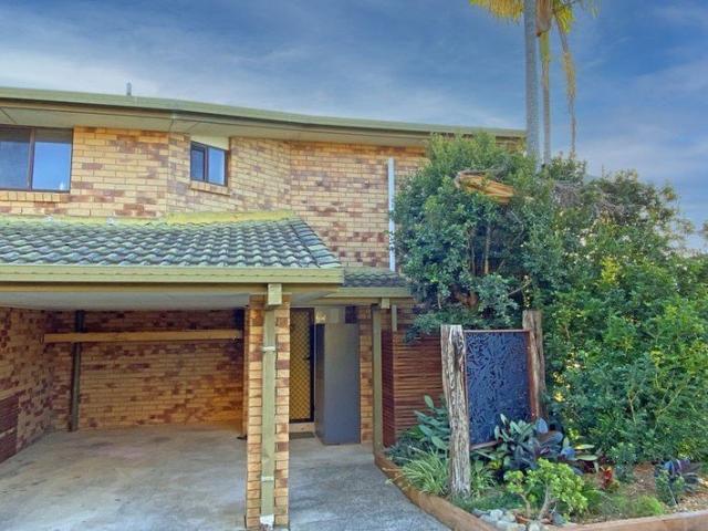 WELL LOCATED TOWNHOUSE