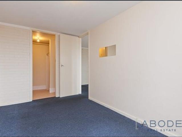 WELL LOCATED UNIT !