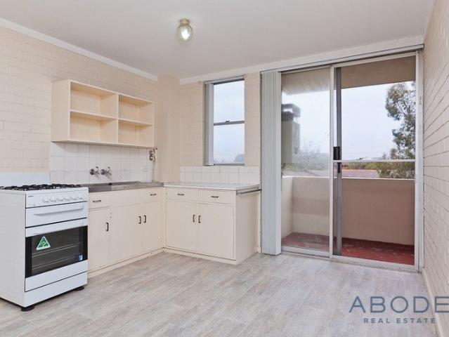 WELL LOCATED UNIT !