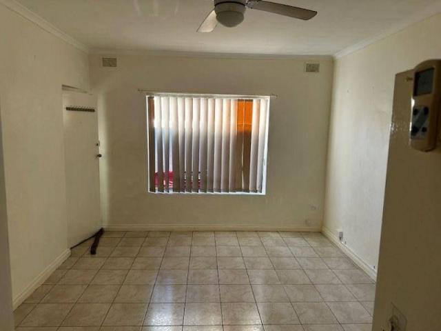 Well located unit close to bus, The Parade Norwood and good schools