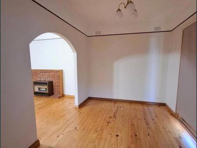 Well looked after 3 Bedroom, 1 bathroom Family Home in the sought after suburb of Bellevue Heights. 6 month lease only