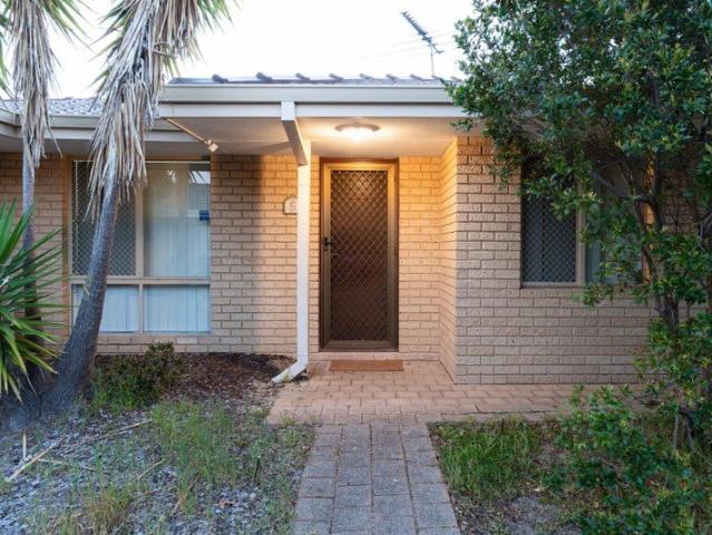 Well positioned 3 x 1 villa is now available in sought after location