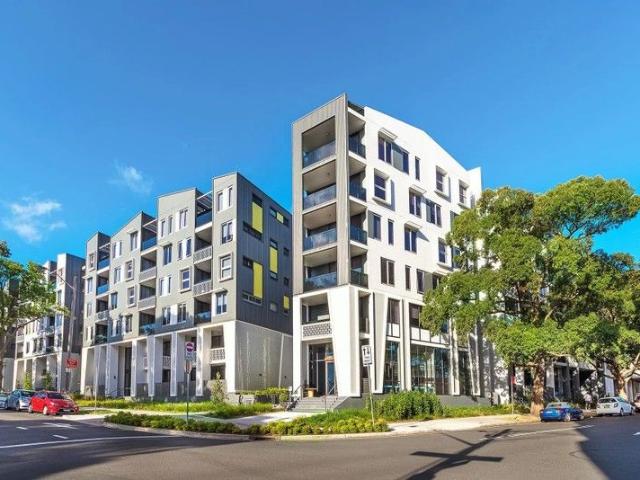 Well positioned East Aspect 1 bed with Study Nook, minutes away from Waterloo Metro Station and Green Square Station