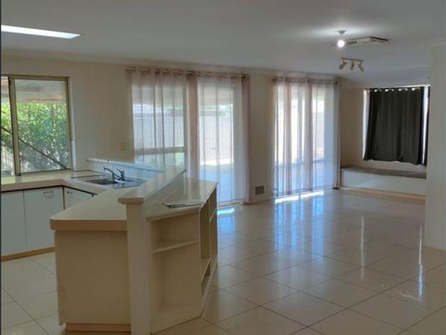 Well positioned family home in a well established suburb
