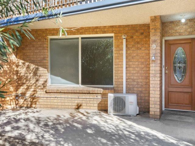 Well Positioned townhouse