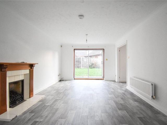 Well presented 4 bedroom, 2 Bathroom detached house to rent in the popular Village of Milton offering excellent access to City centre, Science Park & A14. GCH. Double garage & ample driveway parking. Unfurnished