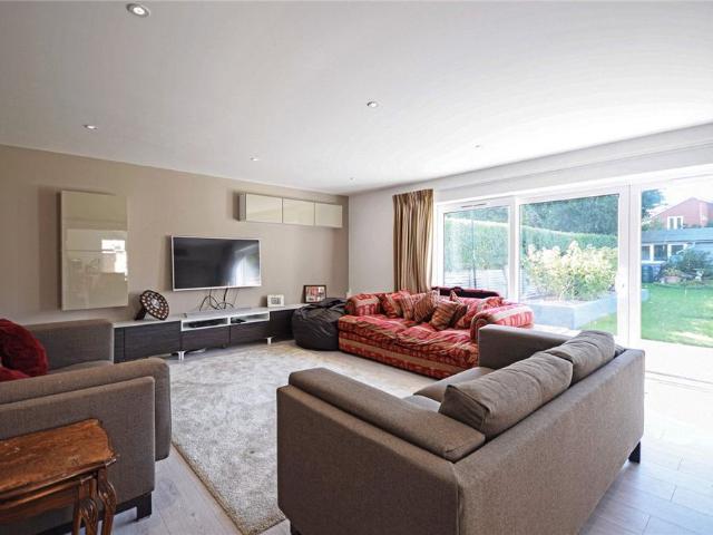 Well presented 4 bedroom detached house in this sought after area offering excellent access to Addenbrookes Hospital & good links to the City centre. GCH & underfloor heating. Garage & Driveway Parking. Unfurnished