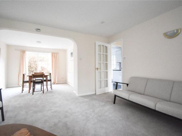 Well presented 4 bedroom detached house to rent in Milton offering excellent access to City centre, Science Park, A14 & M11. Medium size rear garden with patio area. GCH. Garage. Driveway parking. Local amenities close by. Unfurnished