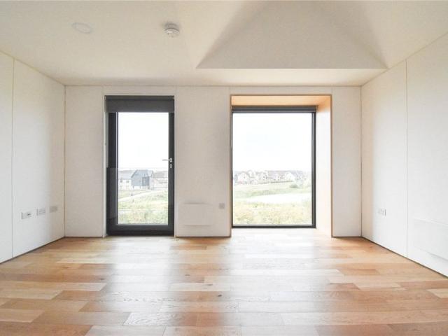 Well presented 4 bedroom semi detached house situated within the growing community of Northstowe. Allocated parking. Highly efficient electric heating. Unfurnished