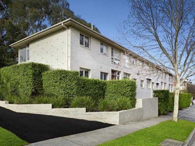 WELL PRESENTED 1 BEDROOM APARTMENT IN RIVERSIDE LOCATION!