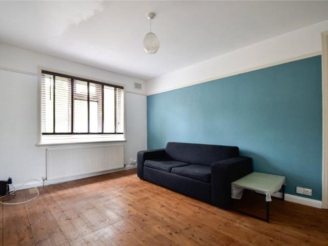 Well presented 1 bedroom maisonette to rent just to the north of Cambridge within walking distance of the City centre and local amenities. Large garden. GCH. Unfurnished