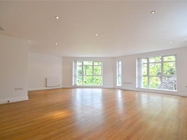 Well presented 2 bedroom apartment within this exclusive gated development on the favoured south side of the City within walking distance of the City centre & Addenbrookes Hospital. GCH. Secure underground parking for 2 cars. Phone entry system. Unfurnished