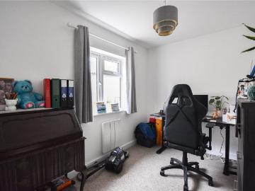 Well presented 2 bedroom Bungalow situated in the popular Village of Impington, which is just to the north of the city and offers a vibrant High Street. Rear enclosed garden. Unfurnished