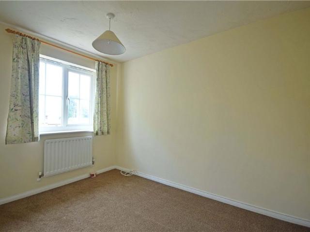 Well presented 2 bedroom mid terrace house to rent in the popular village of Cottenham within walking distance of the local High Street. Maintainable rear garden. Garage Parking. GCH. Unfurnished