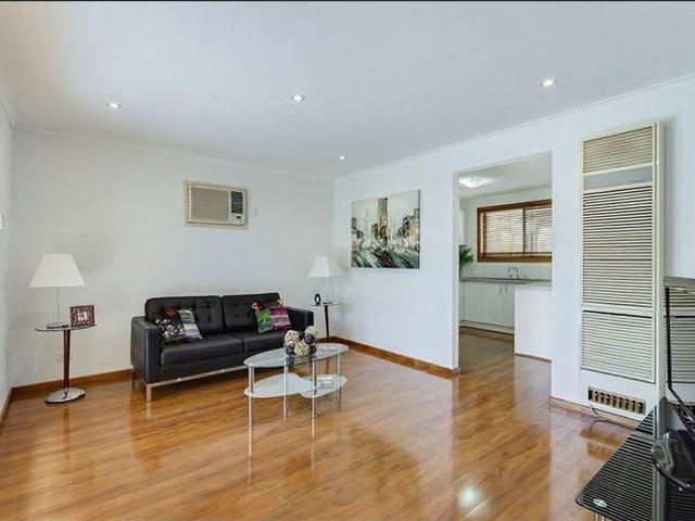 Well Presented 2 Bedroom Unit with Private Garden