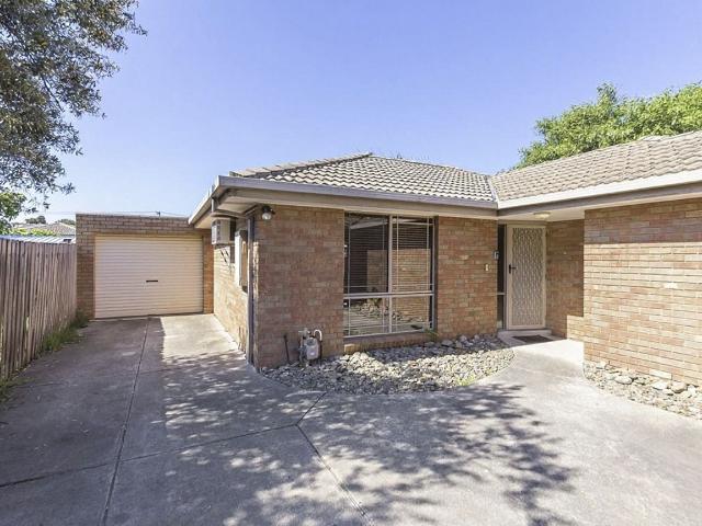 Well Presented 2 Bedroom Unit with Private Garden