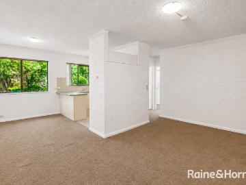 Well Presented 2 Bedroom Unit in a Convenient Location!