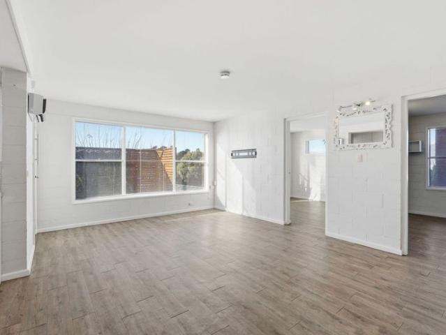 Well Presented 2 Bedroom Unit in a Convenient Location