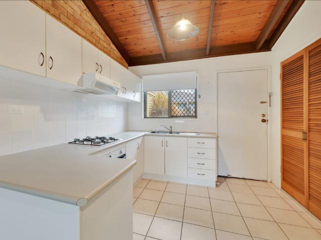 Well Presented 2 Bedroom Unit in a Peaceful Complex