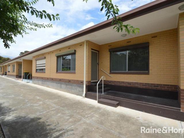 Well Presented 2 Bedroom Unit in a Small Group. This will be internally a 6 month lease