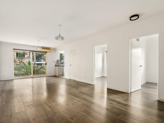 Well Presented 2 Bedroom Unit in Convenient Location