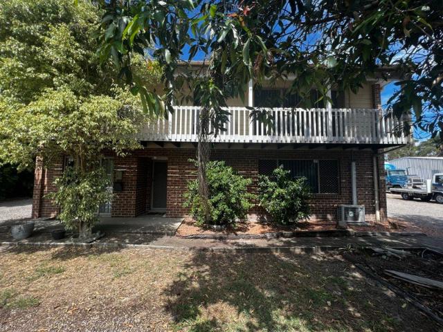 WELL PRESENTED 2 STOREY HOME!