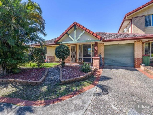 WELL PRESENTED 3 BEDROOM DUPLEX IN SOUGHT AFTER LABRADOR