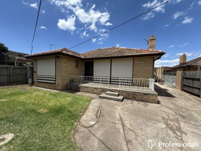 WELL PRESENTED 3 BEDROOM HOME WITH LARGE BRICK GARAGE AND OUTSTANDING PROSPECTS STCA