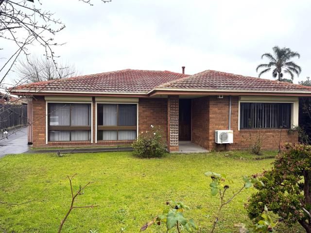 Well presented 3 Bedroom Home in Convenient Hampton Park Location