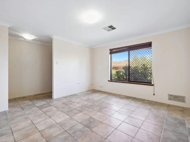 WELL PRESENTED 3X1 VILLA WITH WHITEGOODS INCLUDED