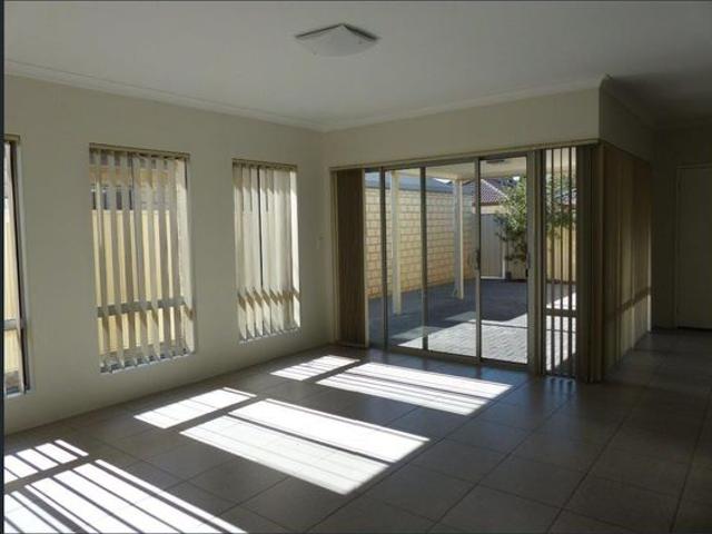 WELL PRESENTED 3X2 HOME, OPPOSITE PARK, WALK TO SHOPS & TRAIN
