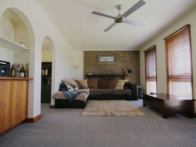 WELL PRESENTED THREE BEDROOM HOME IN A GREAT LOCATION