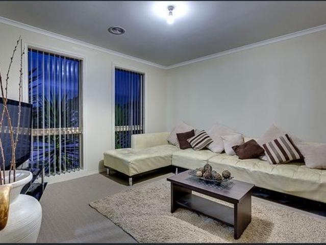 Well Presented Three Bedroom Unit in Prime Cranbourne Location!