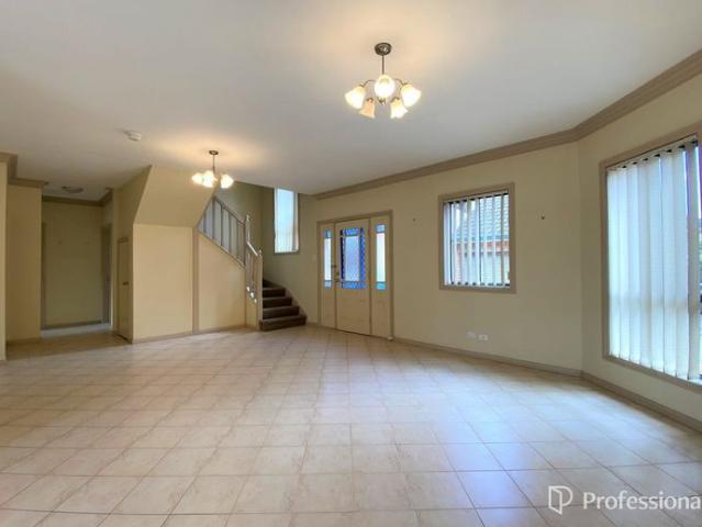 WELL PRESENTED THREE BEDROOM VILLA SITUATED IN A SMALL QUIET COMPLEX!