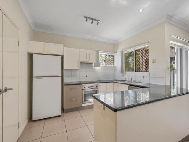 WELL PRESENTED TOWNHOUSE IN CENTRAL LOCATION!
