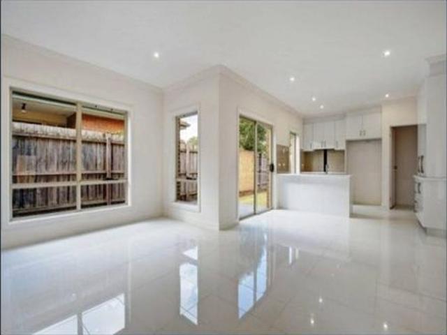WELL PRESENTED TOWNHOUSE IN IDEAL LOCATION