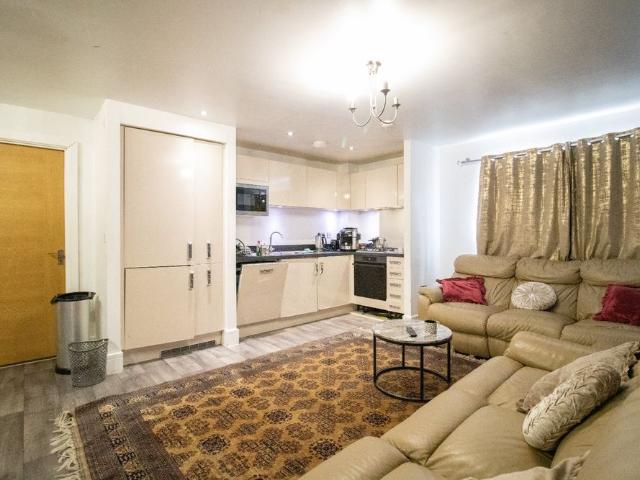 Well presented two/Three bedroom detached coach house